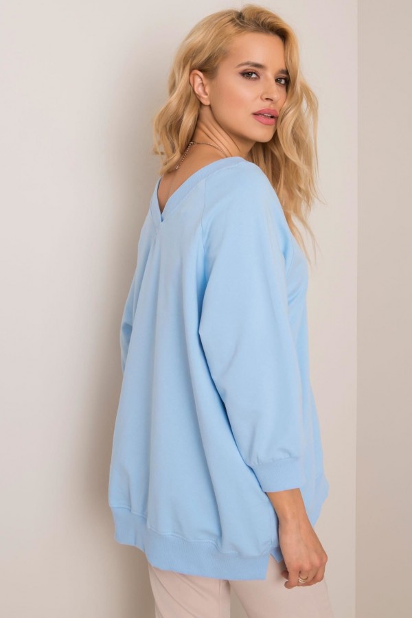 Bluza damska w kolorze błękitnym oversize basic rękaw 3/4 dekolt v-neck Marcela 1