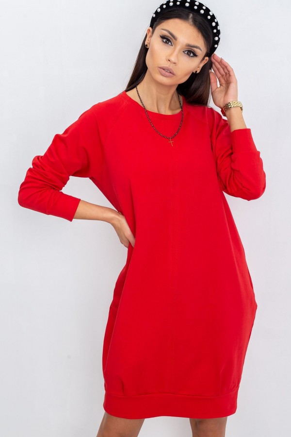 Sukienka dresowa w kolorze czerwonym z kieszeniami basic isla 4