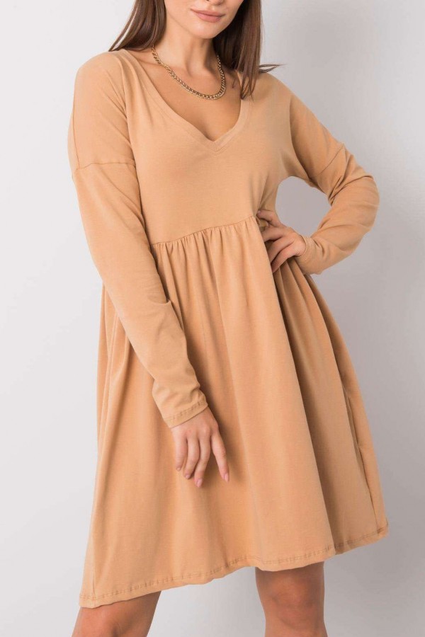 Sukienka w kolorze carmelowym z długim rękawem ideal w serek