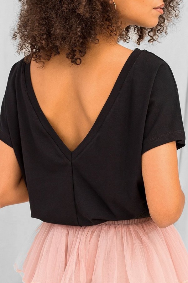 Bluzka damska w kolorze czarnym basic dekolt na plecach w serek v-neck caro