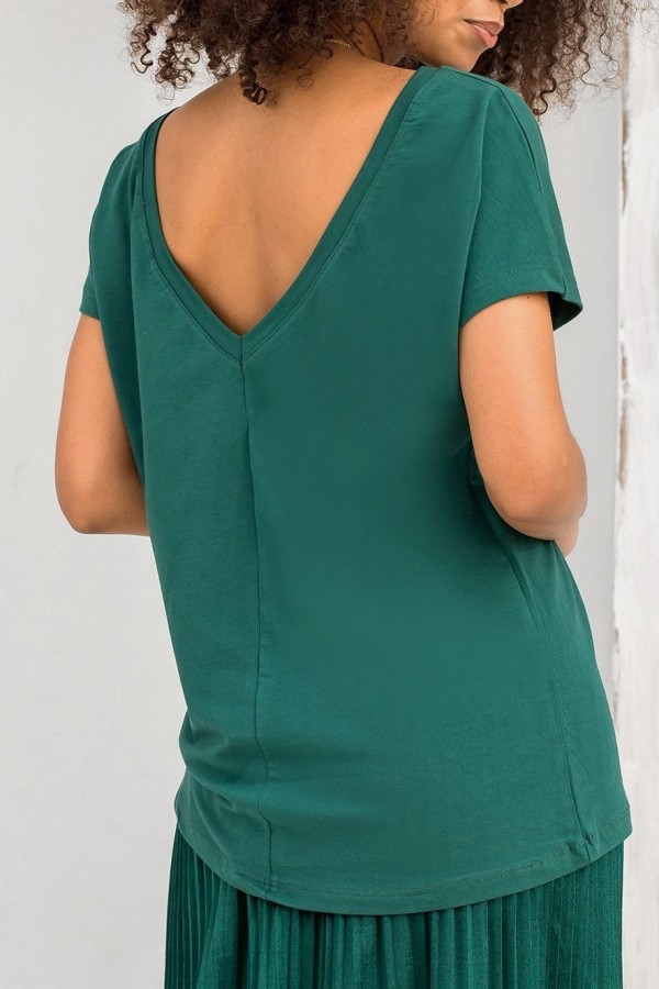 Bluzka damska w kolorze zielonym basic dekolt na plecach w serek v-neck caro 2