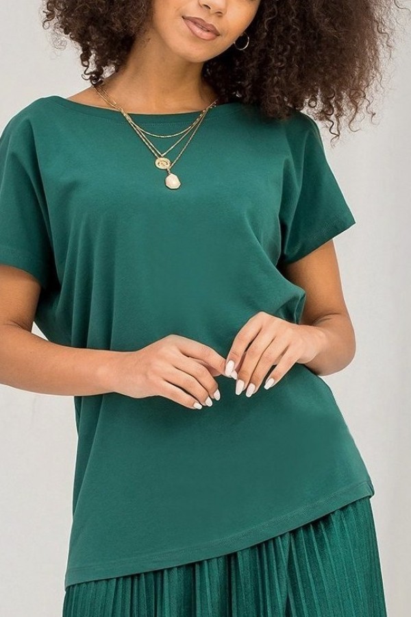 Bluzka damska w kolorze zielonym basic dekolt na plecach w serek v-neck caro 1