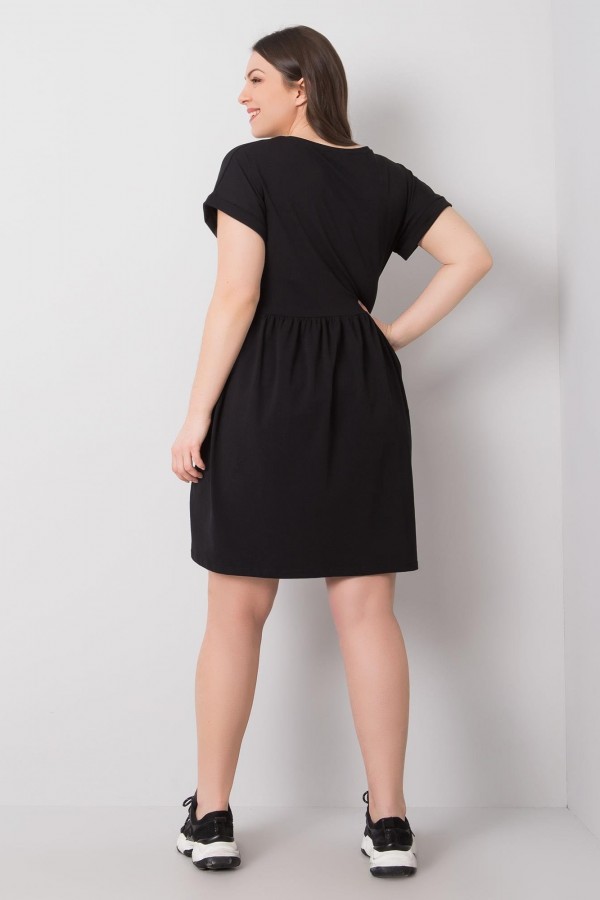 Wygodna sukienka plus size w kolorze czarnym Devi 3