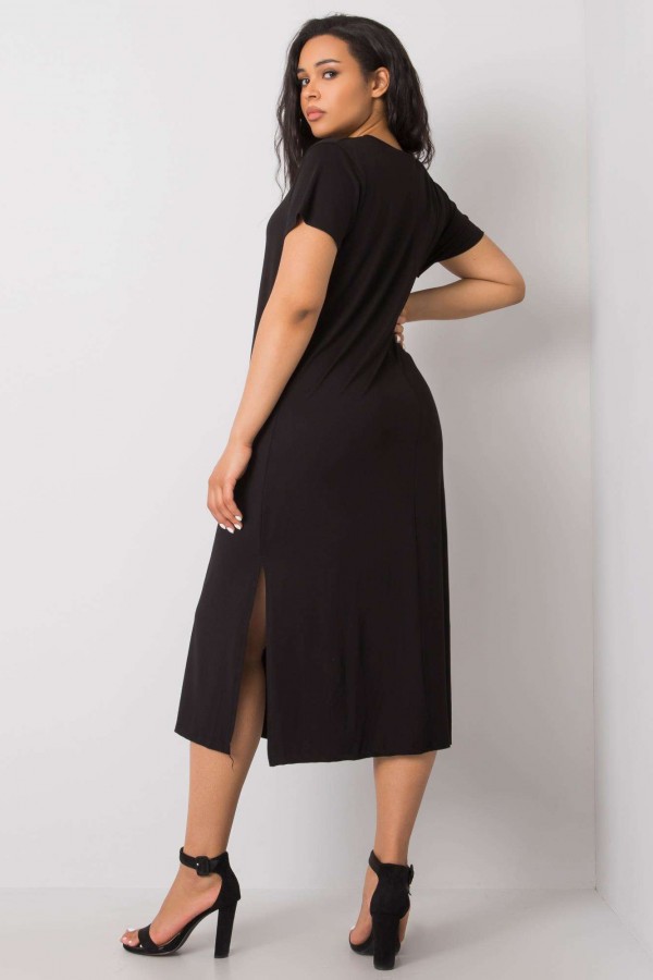 Sukienka plus size z wiskozy w kolorze czarnym z rozcięciem Mahima 2