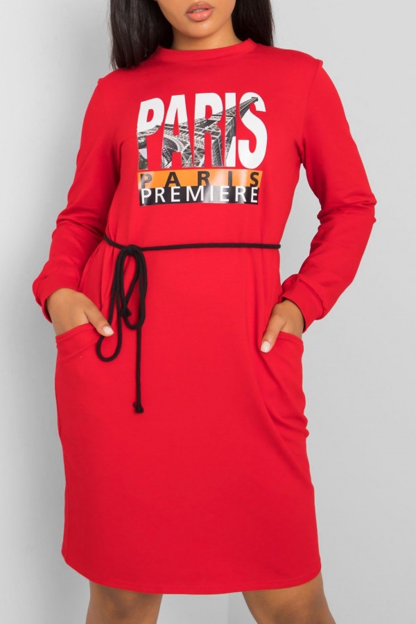 Dresowa sukienka w kolorze czerwonym z kieszeniami Paris