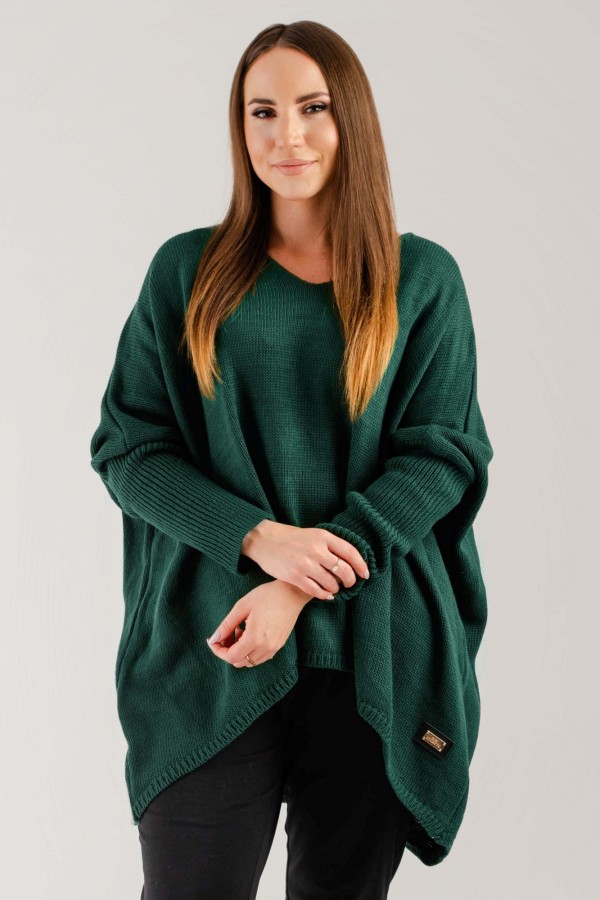 Sweter damski oversize w kolorze butelkowej zieleni asymetryczne boki dekolt V Aries