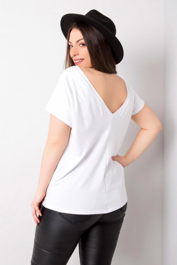 Bluzka damska plus size w kolorze białym t-shirt basic dekolt na plecach w serek Basanti