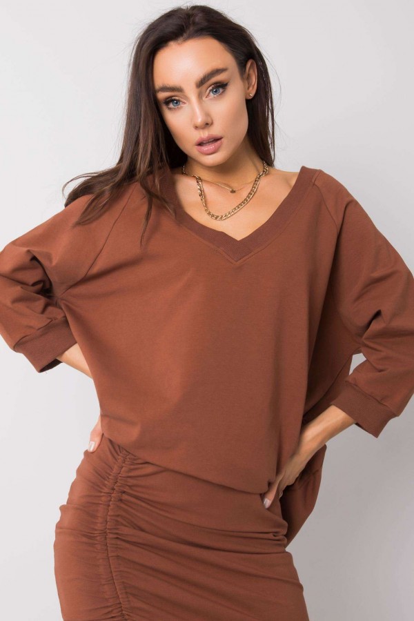 Bluza damska w kolorze brązowym oversize basic rękaw 3/4 dekolt v-neck Marcela 4