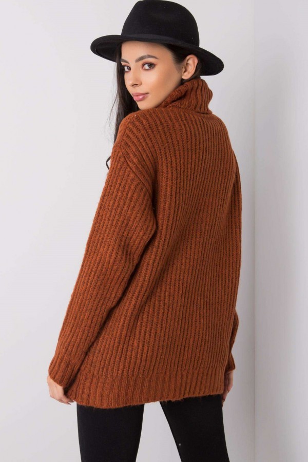 Cieplutki sweter damski w kolorze brązowym duży golf Rosse 2