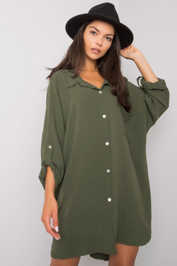 Koszulowa sukienka oversize w kolorze khaki z dłuższym tyłem złoty łańcuch Megg 5