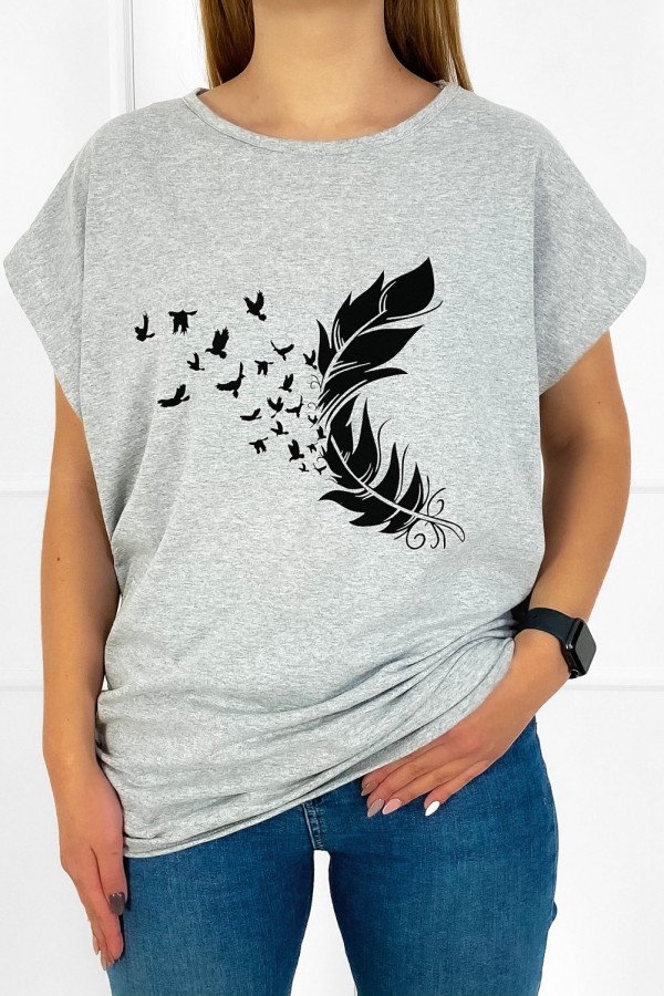 T-shirt damski plus size w kolorze szarym piórka ptaki