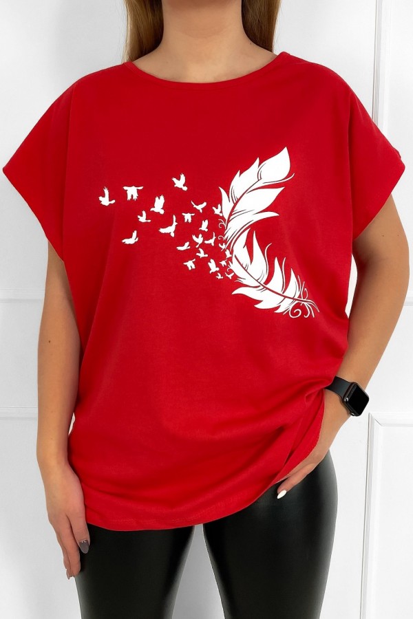 Bluzka damska t-shirt plus size w kolorze czerwonym piórka ptaki
