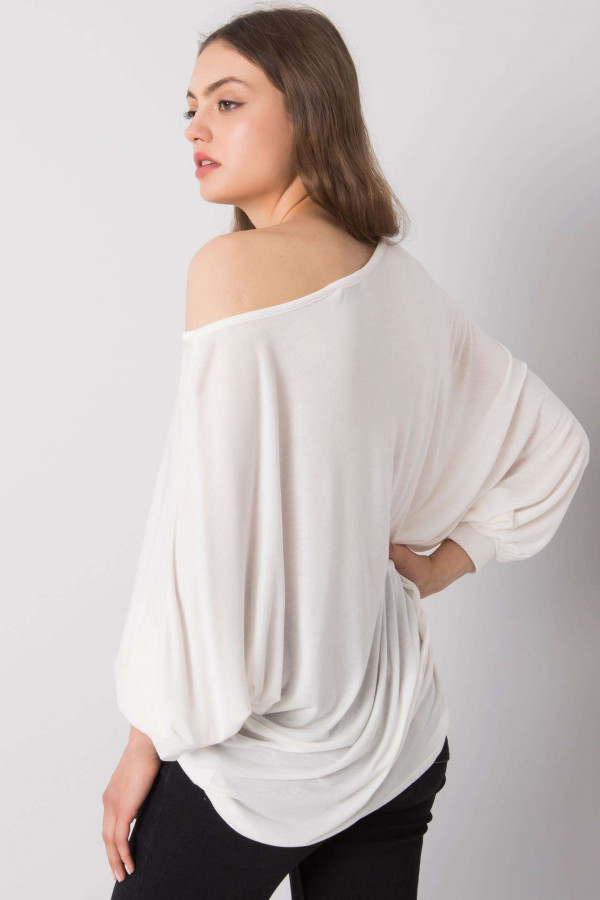 Luźna bluzka damska w kolorze ecru nietoperz oversize lekki sweterek Cindy 2