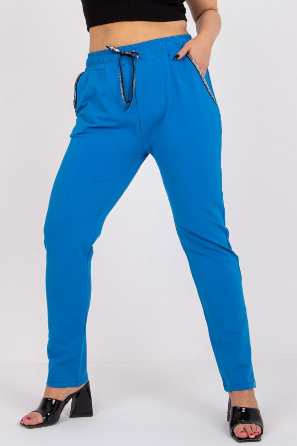Spodnie dresowe damskie w kolorze niebieskim plus size basic Mira