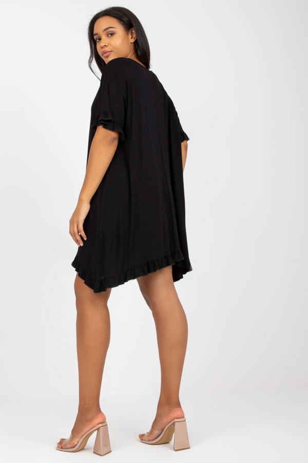 Sukienka tunika plus size w kolorze czarnym asymetryczna falbanka Cristi 2