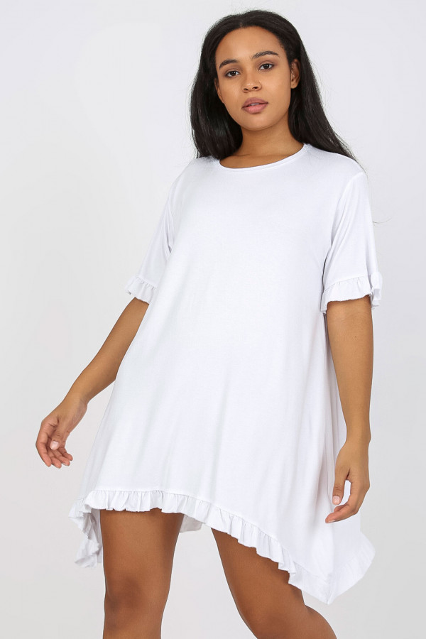 Sukienka plus size w kolorze białym asymetryczna falbanka Cristi 4