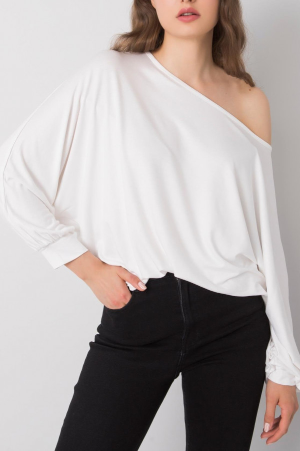 Luźna bluzka damska w kolorze białym nietoperz oversize lekki sweterek Cindy