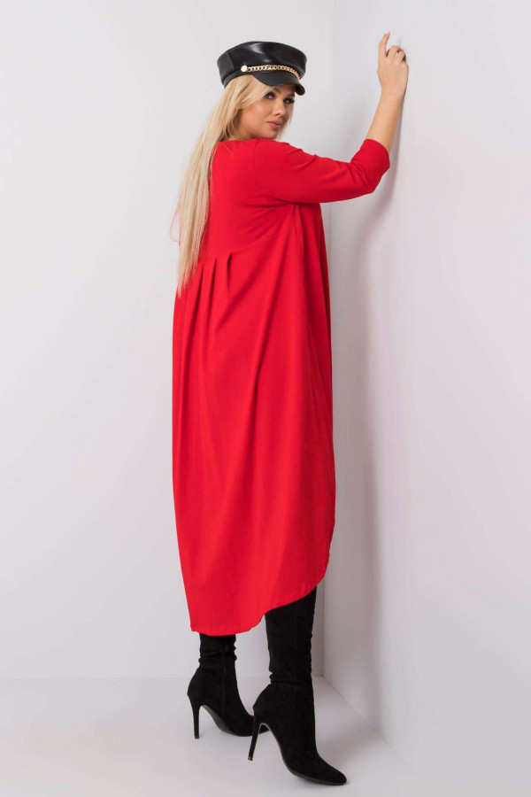 Sukienka w kolorze czerwonym z dłuższym tyłem rękaw 3/4 Aria 1