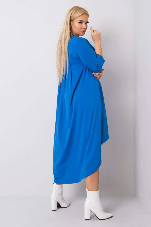 Sukienka w kolorze niebieskim z dłuższym tyłem rękaw 3/4 Aria 3