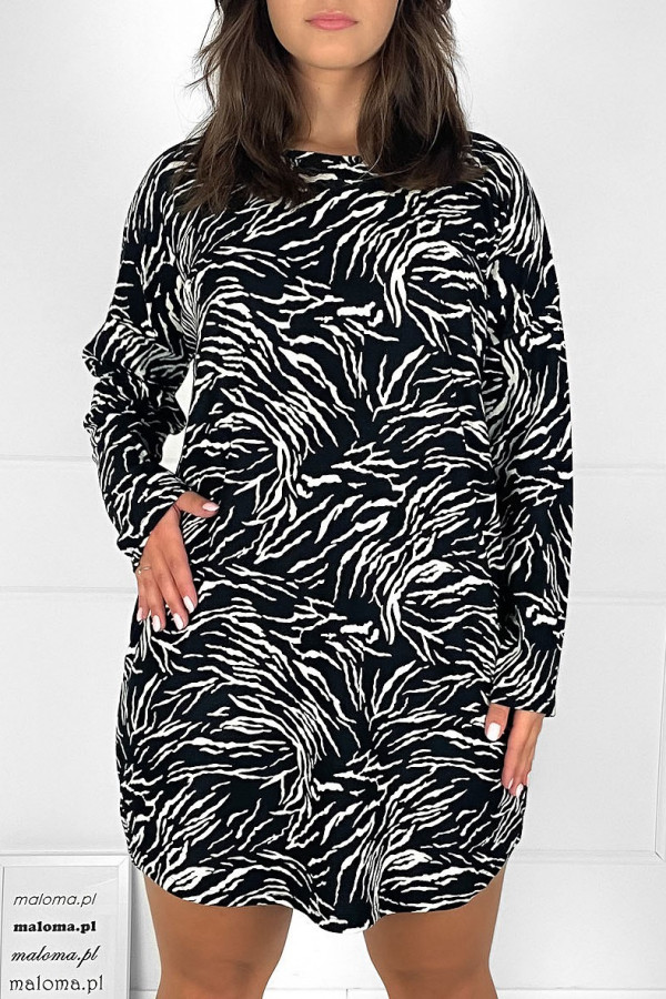 Tunika plus size w kolorze czarnym milutka sukienka z wzorem Alex