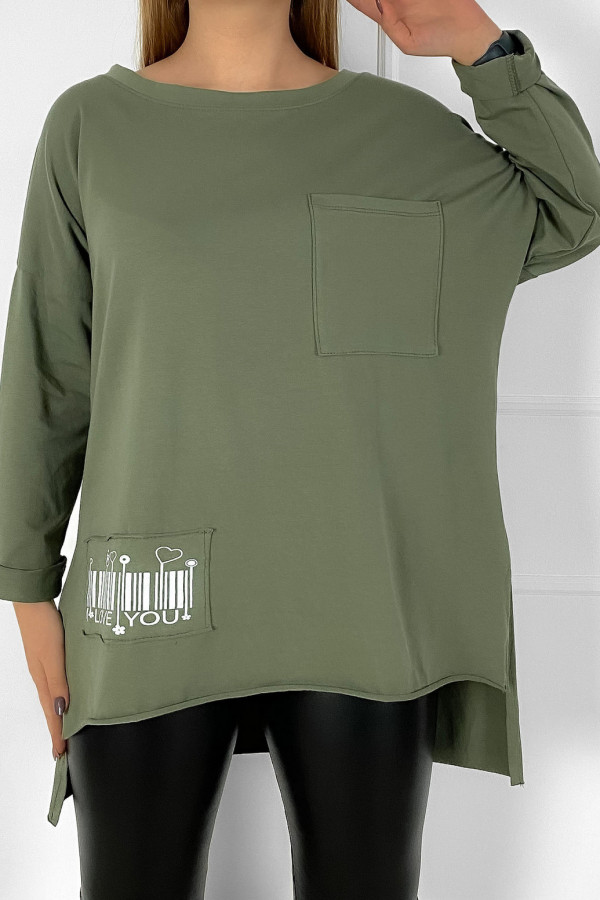 Luźna bluzka damska w kolorze khaki dłuższy tył kieszeń naszywka 3