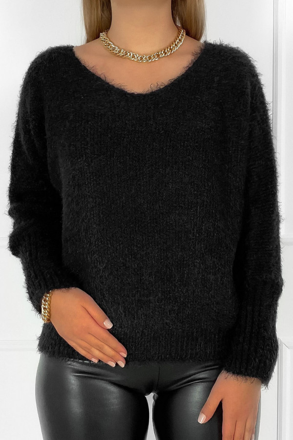 Milutki sweter damski w kolorze czarnym dekolt V Axel