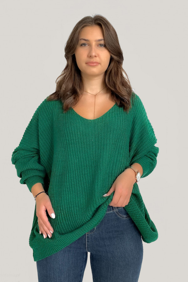 Duży oversize sweter damski w kolorze butelkowej zieleni dekolt V nietoperz Adel 3