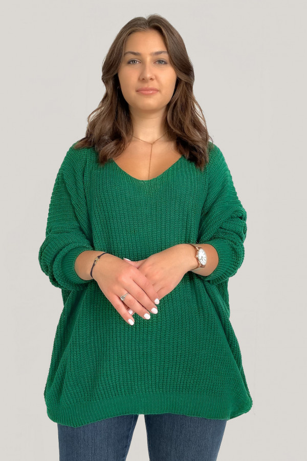 Duży oversize sweter damski w kolorze butelkowej zieleni dekolt V nietoperz Adel 7