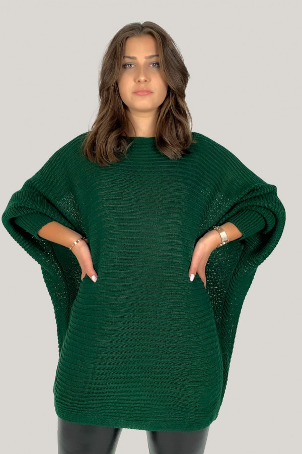 Duży sweter damski oversize w kolorze butelkowej zieleni nietoperz z naszyjnikiem Shape 6