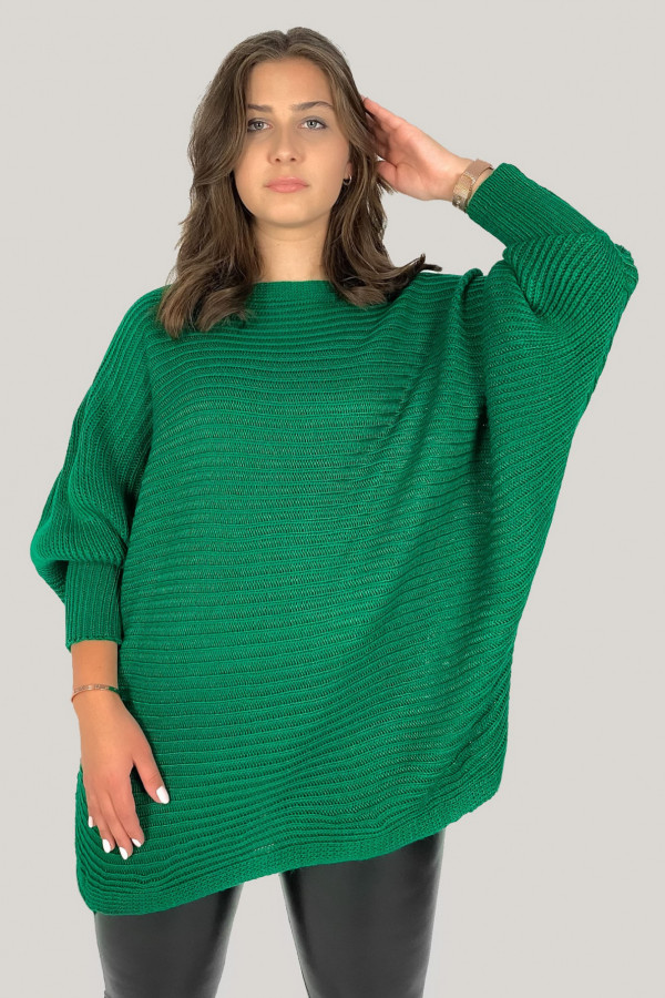 Duży sweter damski oversize w kolorze zielonym nietoperz z naszyjnikiem Shape 3