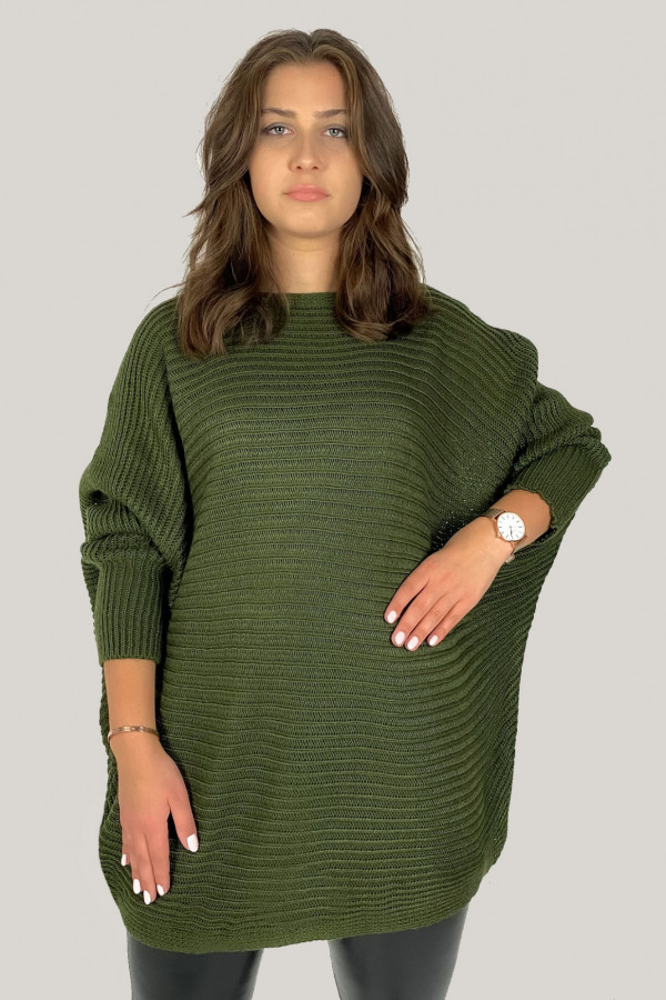 Duży sweter damski oversize w kolorze khaki nietoperz z naszyjnikiem Shape 2