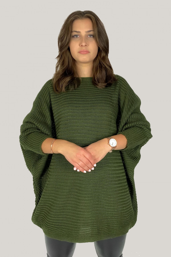 Duży sweter damski oversize w kolorze khaki nietoperz z naszyjnikiem Shape 5