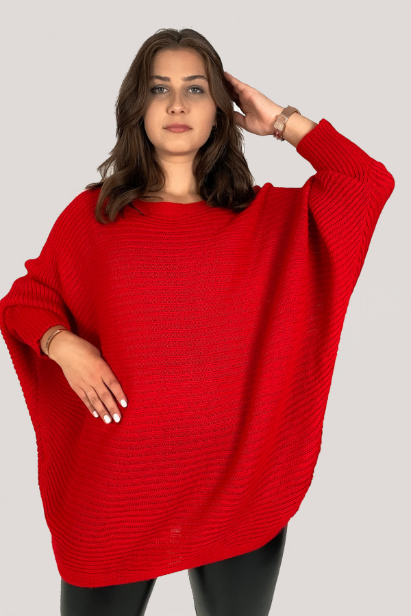 Duży sweter damski oversize w kolorze czerwonym nietoperz z naszyjnikiem Shape 3