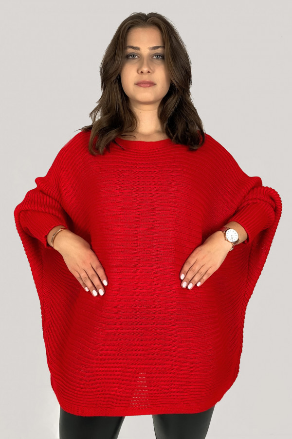 Duży sweter damski oversize w kolorze czerwonym nietoperz z naszyjnikiem Shape 5
