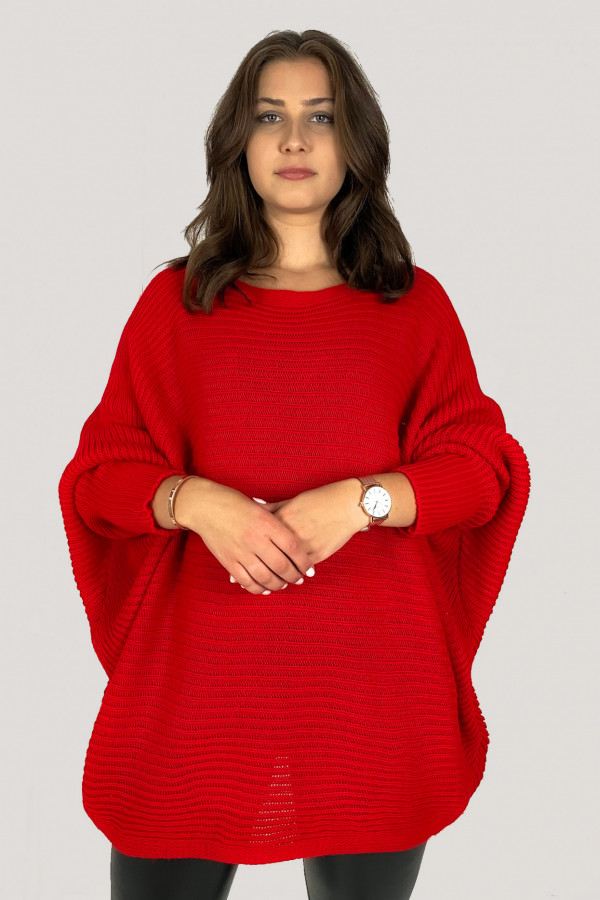Duży sweter damski oversize w kolorze czerwonym nietoperz z naszyjnikiem Shape 7