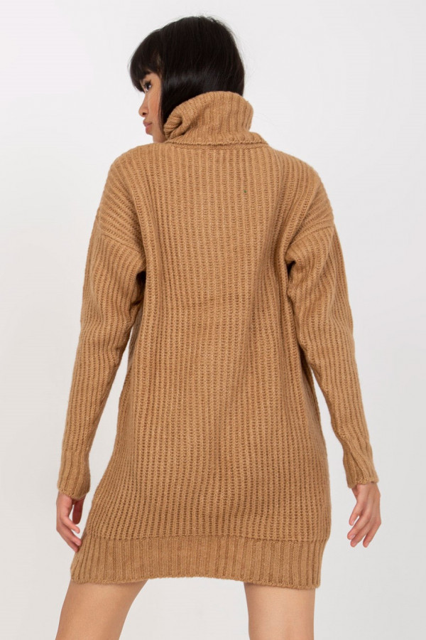 Długi sweter damski tunika w kolorze beżowym cieplutki duży golf Lavana 6