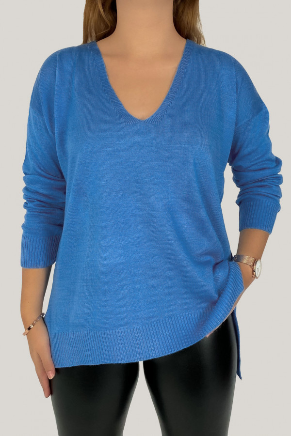 Lekki sweter damski w kolorze niebieskim dekolt w serek V Polly 3
