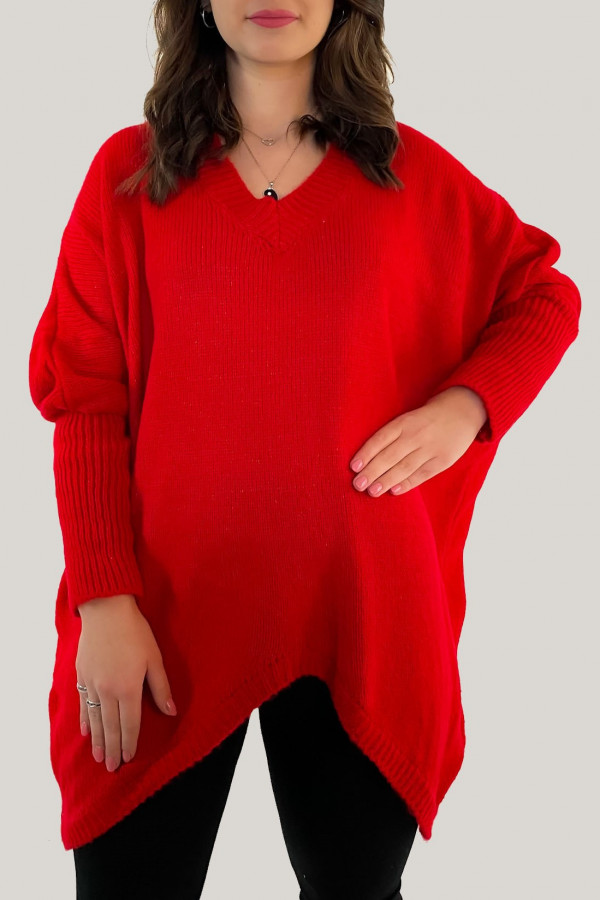 Sweter damski oversize w kolorze czerwonym długie boki rogi dekolt V Sandy