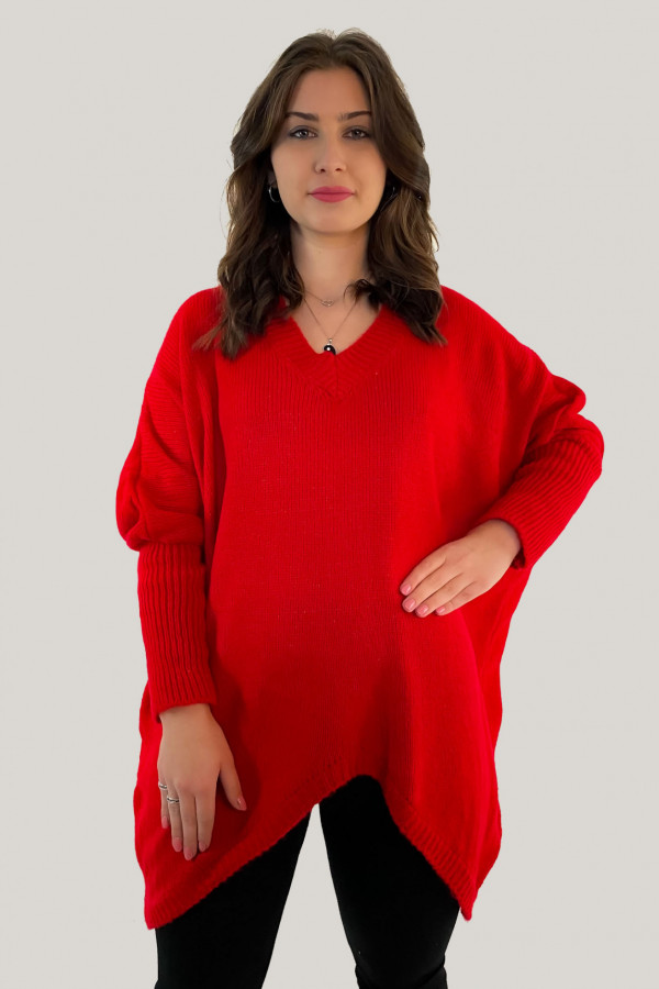 Sweter damski oversize w kolorze czerwonym długie boki rogi dekolt V Sandy 1