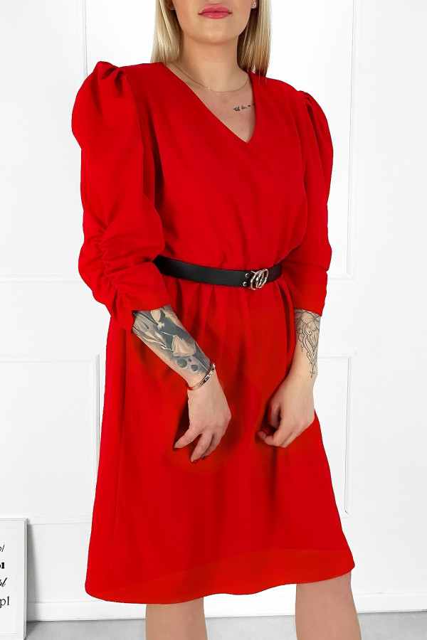 Czerwona sukienka plus size z paskiem rękawy bufki Juta