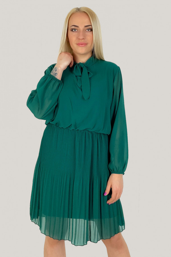 Sukienka w kolorze zielonym plisowana wiązany dekolt Lolly 1