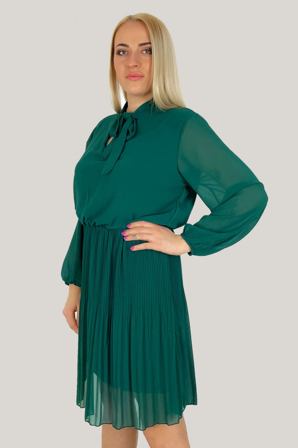 Sukienka w kolorze zielonym plisowana wiązany dekolt Lolly 6