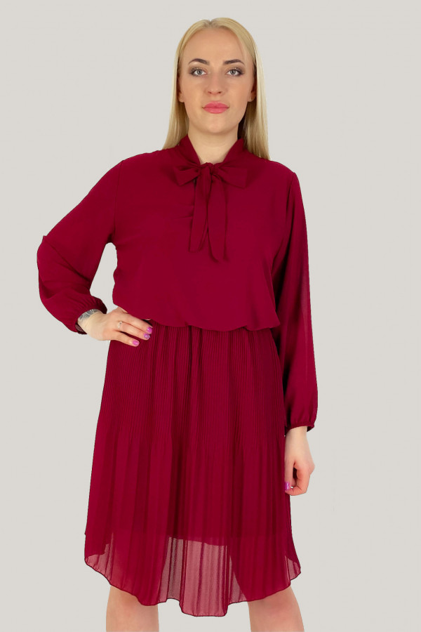 Sukienka w kolorze bordowym plisowana wiązany dekolt Lolly 3