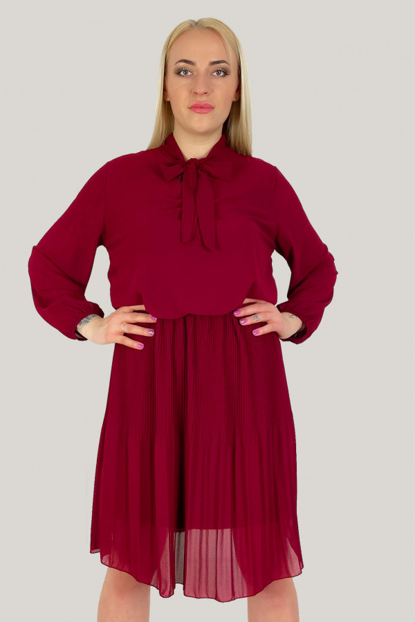 Sukienka w kolorze bordowym plisowana wiązany dekolt Lolly 2