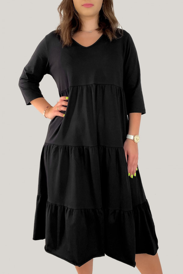 Sukienka w kolorze czarnym z 3/4 rękawem falbany Thena