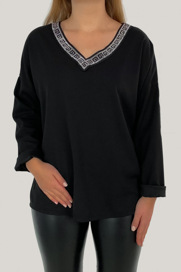 Kobieca bluzka damska plus size w kolorze czarnym dekolt v dżety