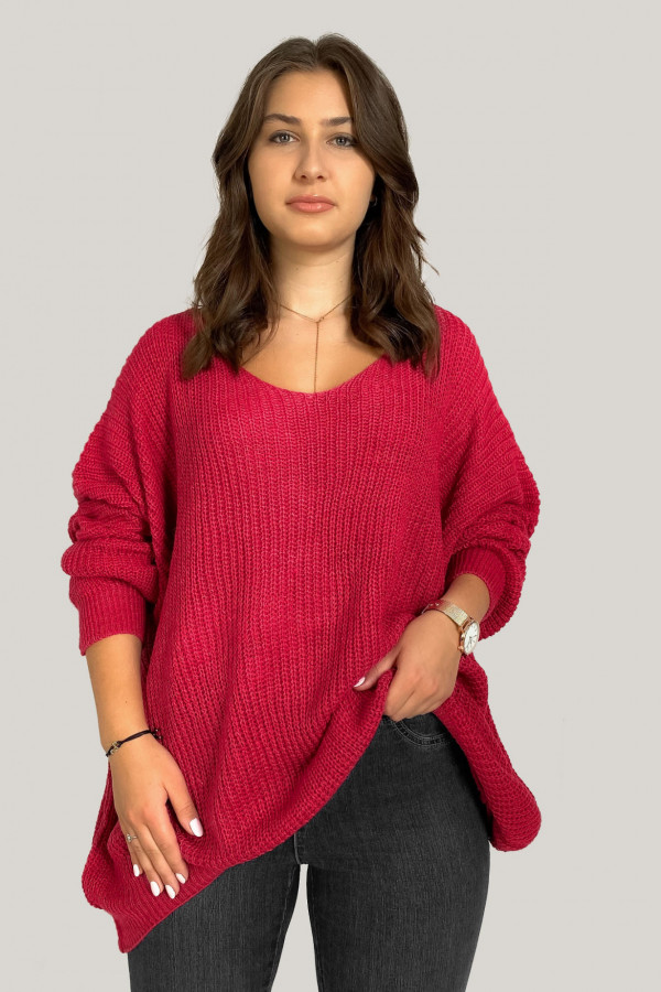 Duży oversize sweter damski w kolorze malinowym dekolt V nietoperz Adel 1