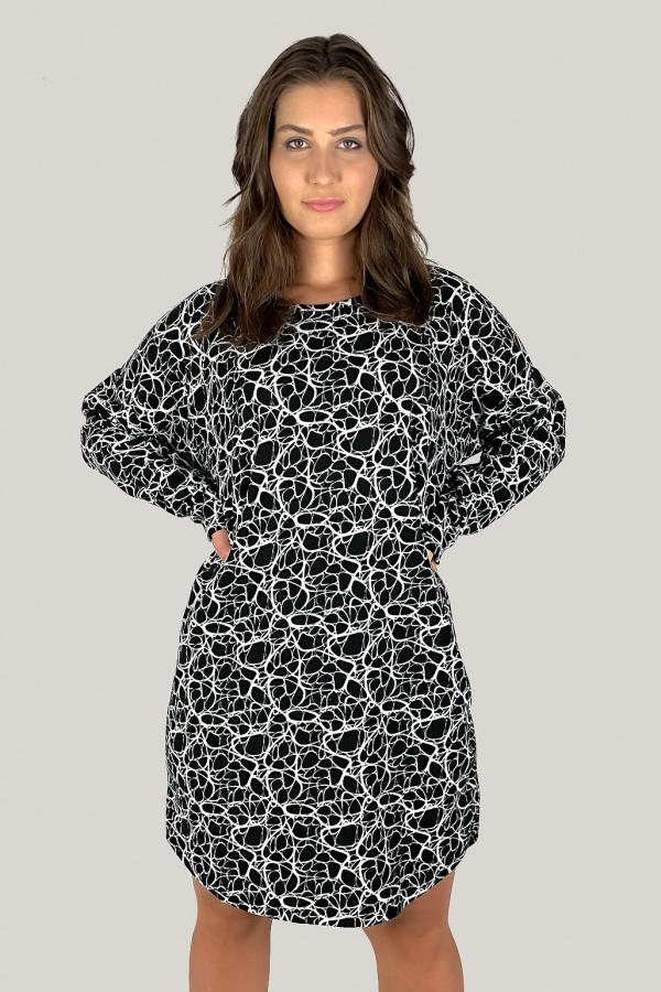 Tunika plus size w kolorze czarnym milutka sukienka z geometrycznym wzorem Alex 3