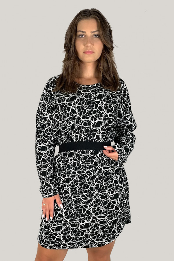 Tunika plus size w kolorze czarnym milutka sukienka z geometrycznym wzorem Alex 1