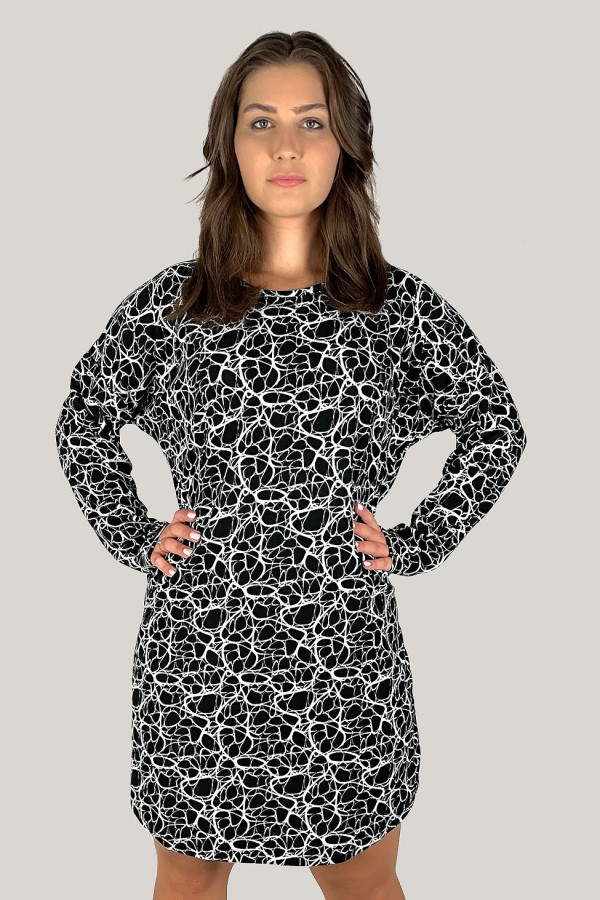 Tunika plus size w kolorze czarnym milutka sukienka z geometrycznym wzorem Alex 5